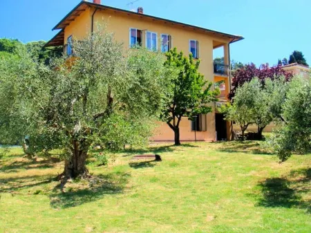 HOUSE WITH GARDEN ON THE TUSCAN HILLS about 20 minutes from the sea WI-FI FREE Отели в г. Монтеверди-Мариттимо