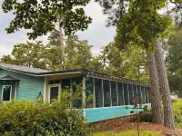 Creekside Country Cottage- minutes away from I-95
