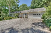 Peaceful Cottage w/Hot Tub in Appalachian Mountains - Near Fishing and Trails! Hotel dekat Vogel State Park