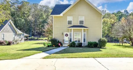 Beautiful 2 Story Water Front Home inside the Gates of Stillwater Resort!