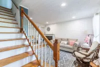 Unique Stay! Ricketts Chic Farmhouse Retreat w/ BUBBLE Tent