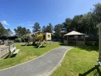 Delightful 2-Bed Holiday Home On The Welsh Coast