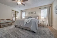 Golf Lover's Getaway! Cozy 2Br/2BA Townhome, Walk to DeSoto Golf Club! Hotels in Hot Springs Village