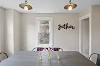 Family and 🐕 friendly☆3BR house☆Porch swing☆Mars☆PGH☆Cranberry