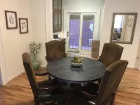 Best Location, comfy bungalow just a10 min.walk to OU Stadium or Campus Corner