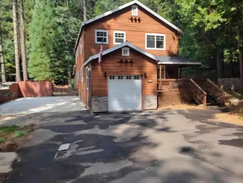 Private Lake • Hot Tub • BBQ • AC • Gen • Modern Comforts!