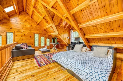 Luxurious & Enchanting Log House in Heart of Hudson Valley/Catskills, Upstate NY