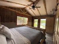 "Eagle's Nest" Tree House #5 w/ 2-person hot tub