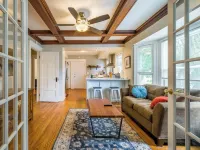 Charming 2-bedroom apartment close to everything on quiet street