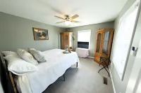 Spacious 5 bedroom w game room, theatre, and sauna