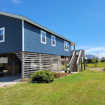 Oceanviews- Walk to beach in 2 mins. Pets welcome