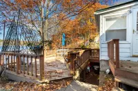 Lakefront Designer House in Pine Plains, NY. Hotels in Pine Plains