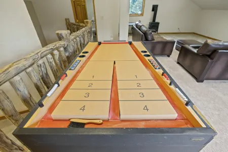 Elegant Family Cabin w/ Hot Tub & Game Room, 5 Mins to Breck