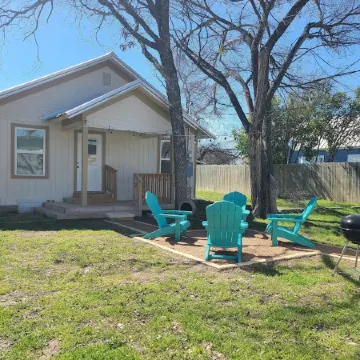 Pet-Friendly Home for 7 with Fire Pit Отели в г. Джанкшен