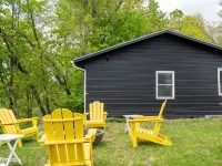 Campfire Cottage: Fireplace, fire pit & no chores! Hotels in Ulster