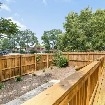 Pet-friendly, heart of downtown