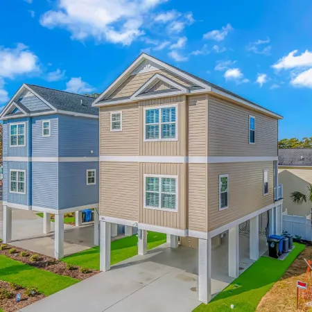 PRIVATE HOT TUB, steps from the beach, boardwalk and many other attractions.