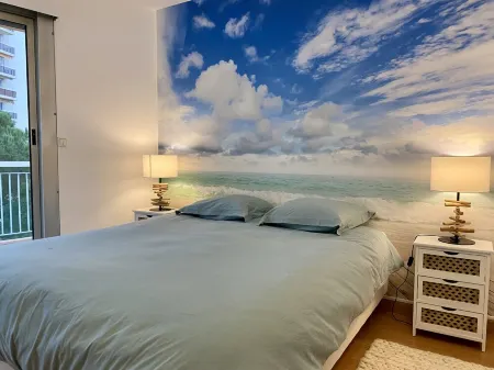 Bright 6-seater apartment overlooking the Marina