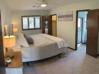 Charming 4-bedroom Lake house on Lake Ripley in Cambridge Hotels in Lake Ripley