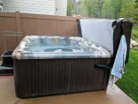 Peaceful, 3bed/3ba Townhome - Private Hot Tub! National Forest access.