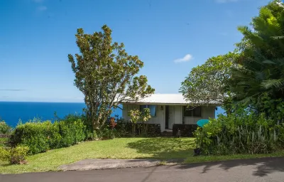 Relaxing home away from home- honeymoon friendly Hotels near ‘Ohe‘O Gulch