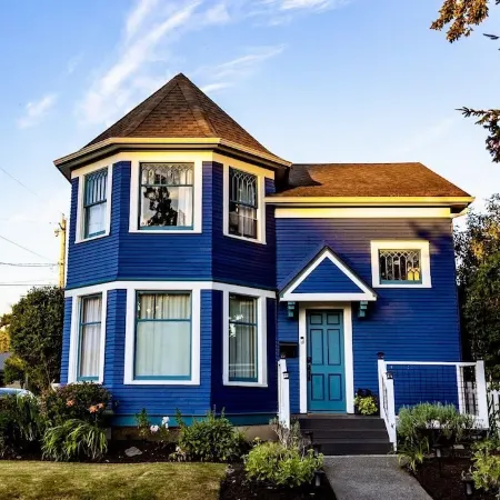Stunning Victorian 4BR w/Hot Tub 5 Min to Downtown