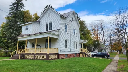 Beth's Place III-Downtown Potsdam-You'll Love It!