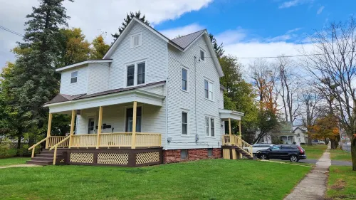 Beth's Place III-Downtown Potsdam-You'll Love It! Hotels in Potsdam