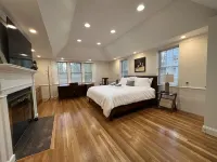 Newly remodeled home - Close to beaches, Main Street and Ferry to the Islands Hotels near Cape bloom