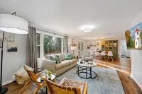 Cozy and Quiet Bailey's Harbor home: Close to Everything! Hotels in Baileys Harbor