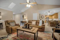 Cozy Cove-Cute 3BR in Town