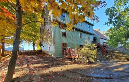 Serenity between the lakes and seashore Отели в г. Уэстбрук