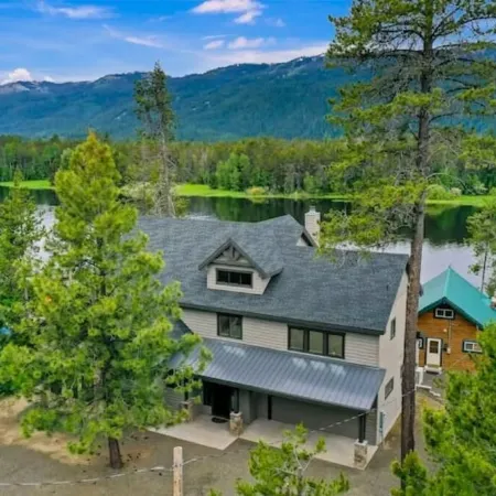 !!BRAND NEW LISTING!! Stunning Cabin w/Private Dock, 5 Beds w/ 5.5 Bath, Hot Tub