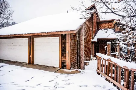 Gorgeous Mountain Escape, up to 12! Отели в г. Лейк Арроухед