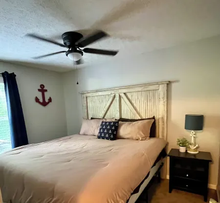 Lakefront home near Mammoth Cave