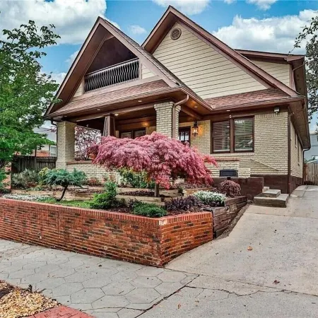 Luxury Living w/ Skyline View+Wine Bar+Huge Master Suite near PCM & Beltline