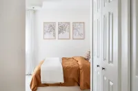 M22 Hemlock House-Renovated lakefront home