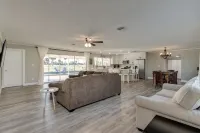 GolfFront 4 Bed/3Bath Renovated Pool Home Sleeps14 Hotel dekat CITA Rescue Mission