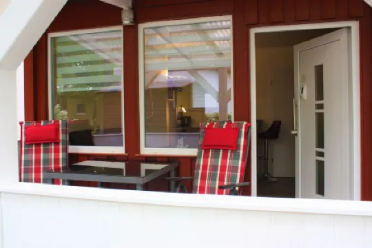 Bungalow "Morgenrot", 250m to the Müritz + Private Jetty