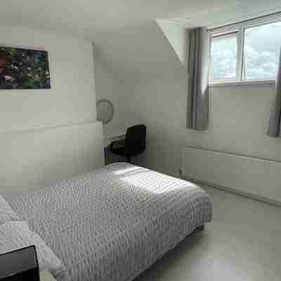 The Perfect Base to Explore the Wonderful Sights and Sounds of Derry City Rooms