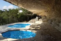 The Treehouse on Lake Travis Hotels in Lakeway