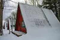 Cozy 3-bedroom cabin near beautiful Harbor Springs