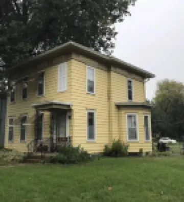 700 Douglas Ave, Close to Main Street, Garage!