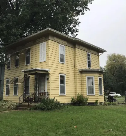 700 Douglas Ave, Close to Main Street, Garage! Отели рядом с достопримечательностью «Государственный университет Айова»