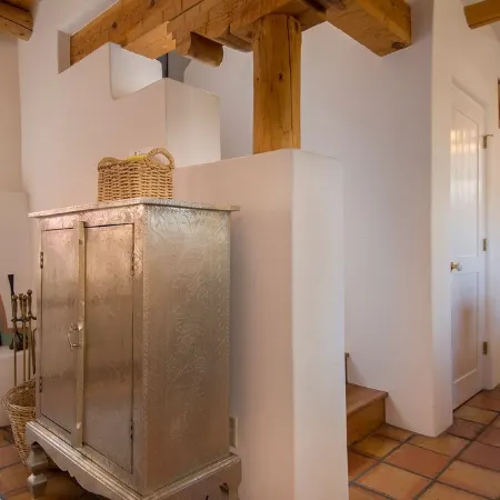 Authenitic Santa Fe Casita~Walk to Downtown, Kiva Fireplaces and Mountain Views