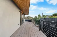 Spacious LoHi Home With Denver Skyline Rooftop Views