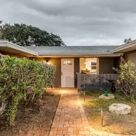 Manatee Key- Heated Pool/Dock/Close to Beach