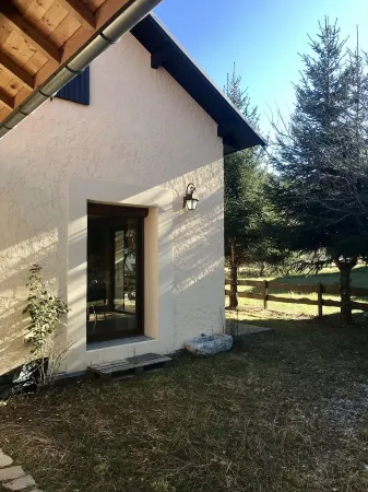 ANCELLE Chalet-style house 160 m2 at the foot of the slopes Отели в г. Ансель