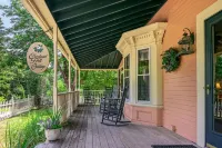 Experienced Host! Steps to Beach! 7Br Island Retreat w/ Firepit, Bikes, Porches Hotels in Long Island