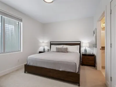 Waterfront Relaxation - Modern Comfortable Condo Hotels near Ringling College of Art and Design